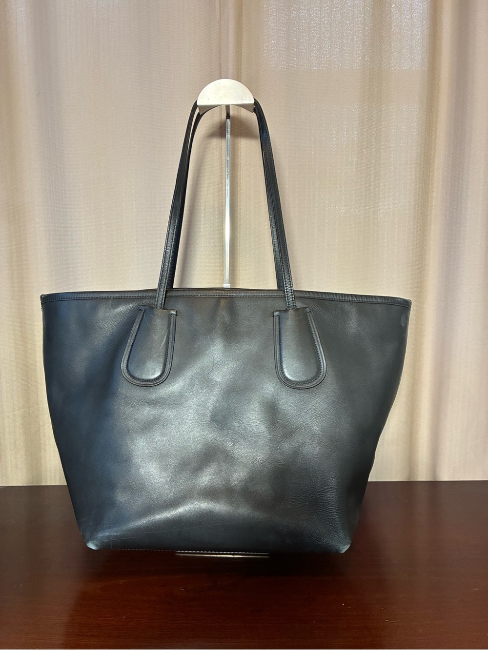 Coach x Peanuts Snoopy Limited Edition Leather Taxi Tote - Picture 2 of 12